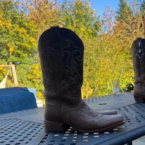 Brown Western Cowboy Boots - Picture 2 of 4